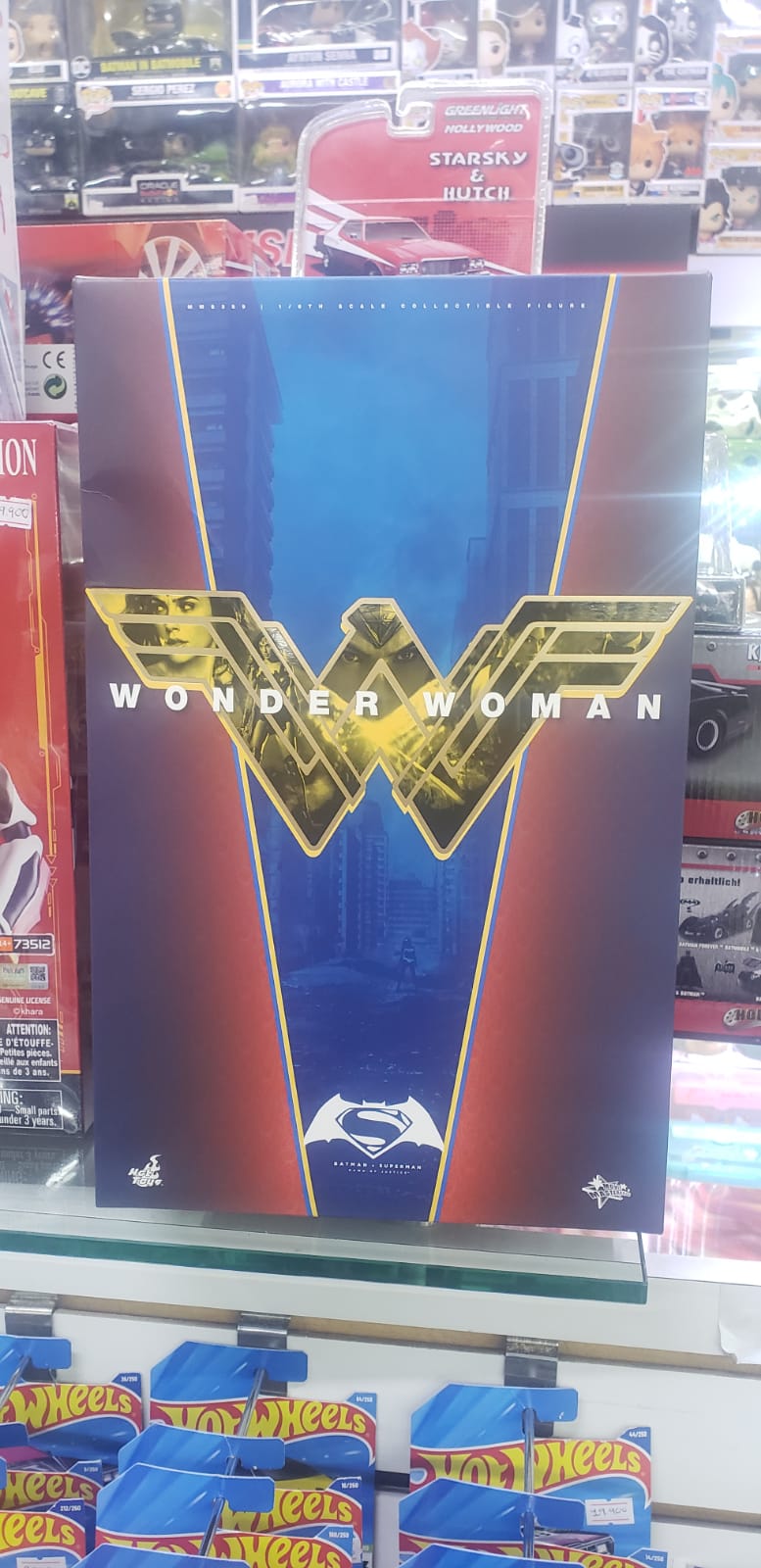 Figura Hot toy mujer maravilla pelicula batman vs superman dawn of justice